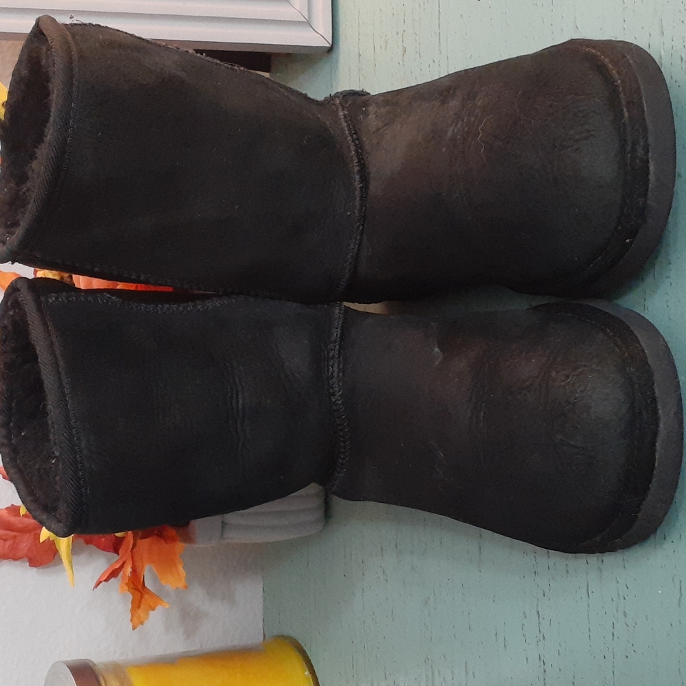 UGG BOOTS SZ W 6
